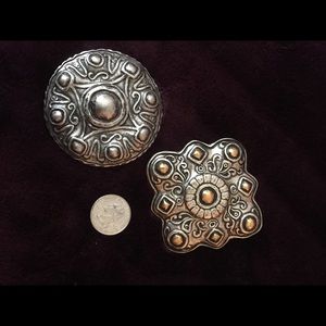 2 belt buckles